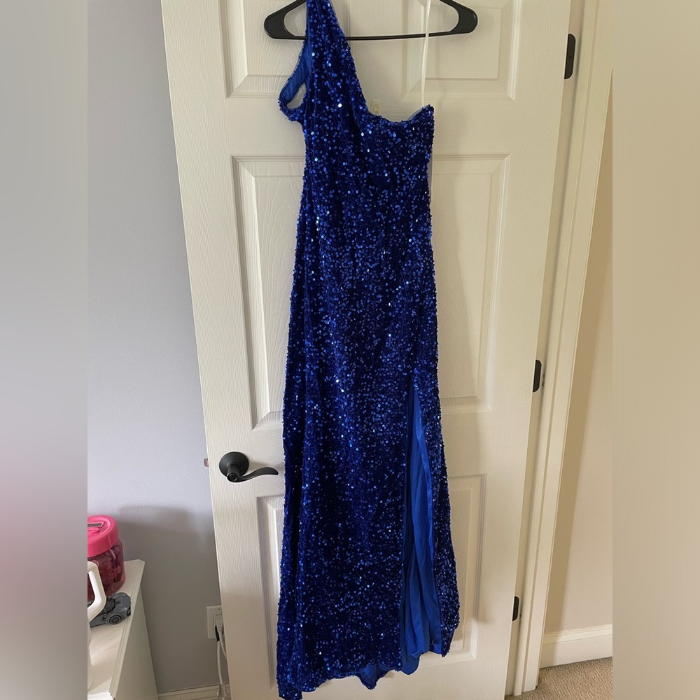 Brand new prom dress never worn before